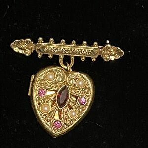 Elegant Gold Heart Brooch with Pink and Pearl Accents
